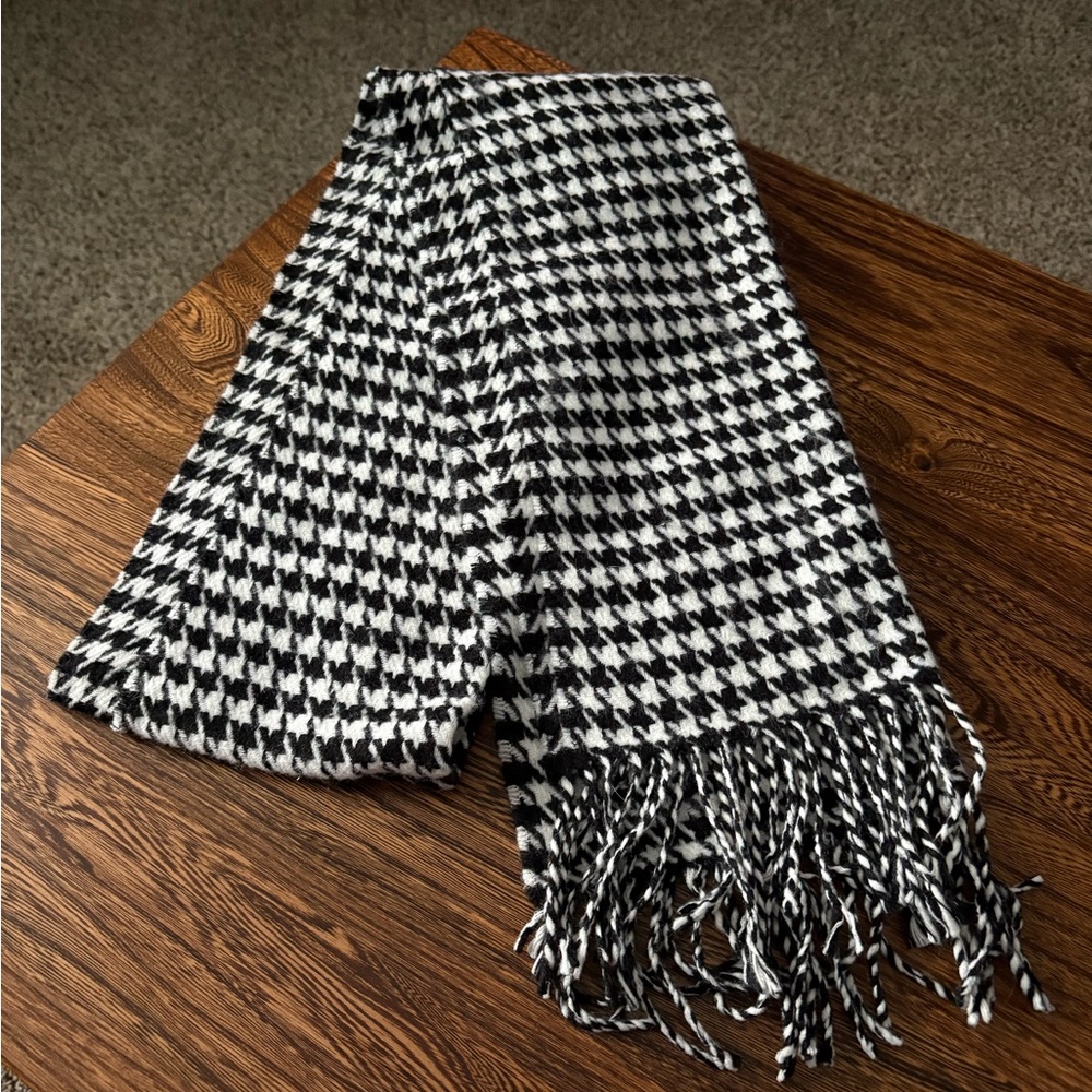 Black and White Houndstooth Cashmere Blend Scarf